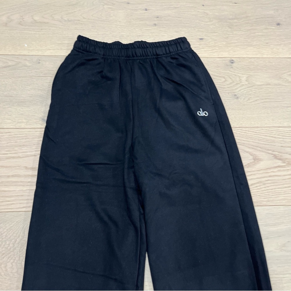ALO Yoga Unisex Black Zip-Up Hoodie and Jogger Set - Picture 12 of 15